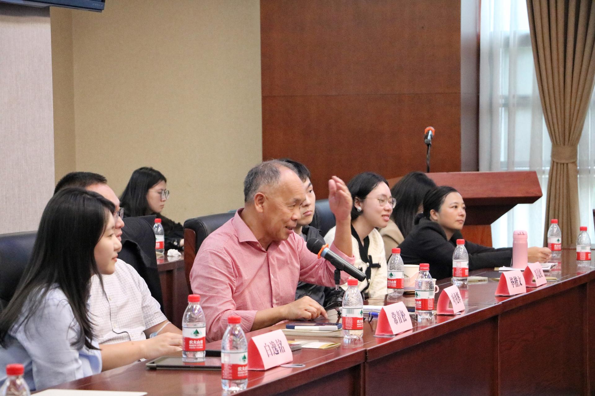 香港大学社会科学学院副院长叶兆辉教授莅临我院开展讲座及双边研讨会